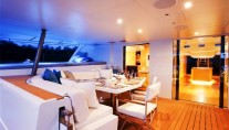 NECKER BELLE -  Aft Deck Dining